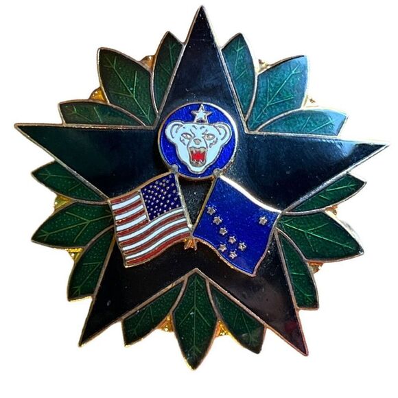 Military Army Alaska United States Enamel Badge Pin Honor Layered Brooch Vintage - Picture 1 of 8